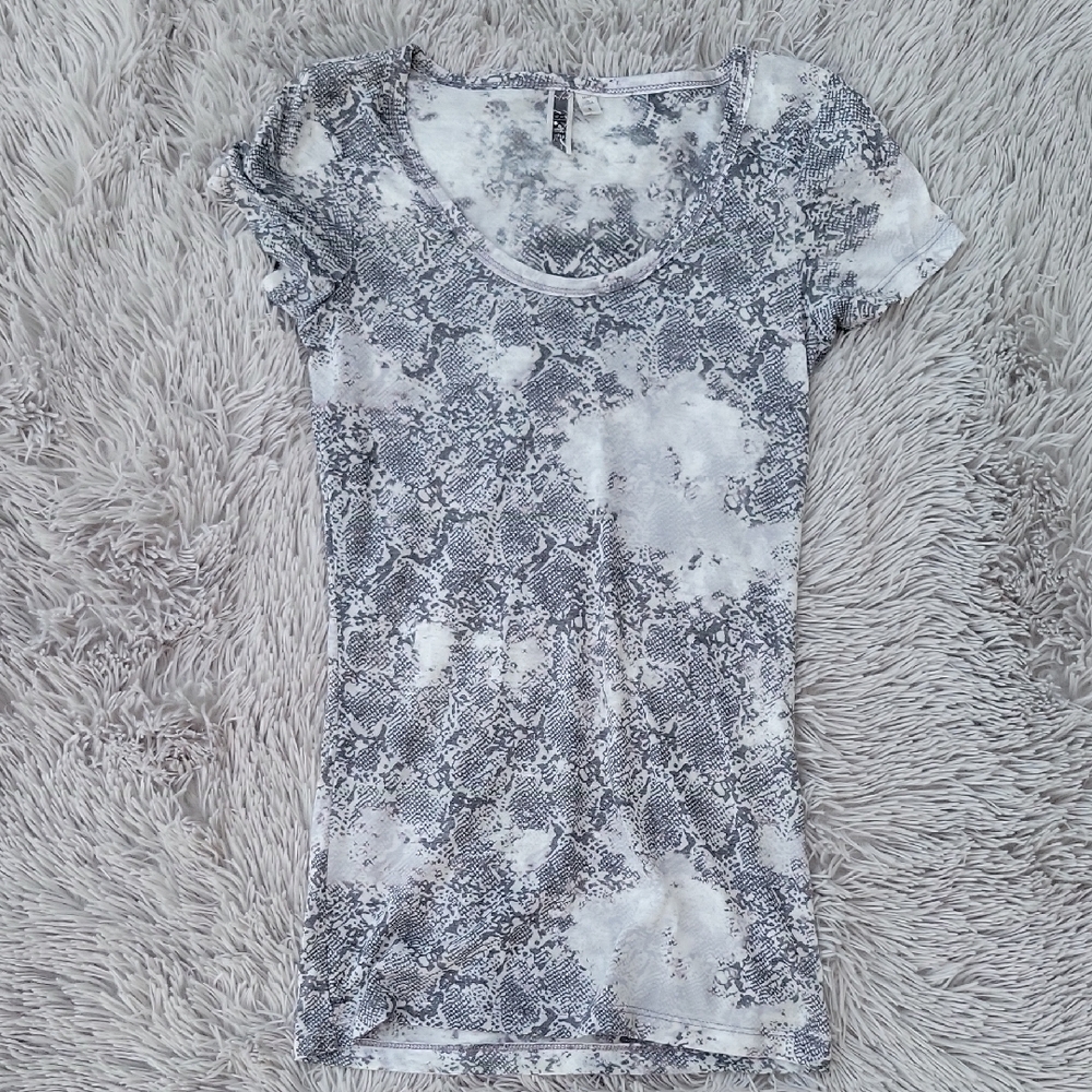 Vintage BKE Gray and White Fitted Short Sleeve T-Shirt